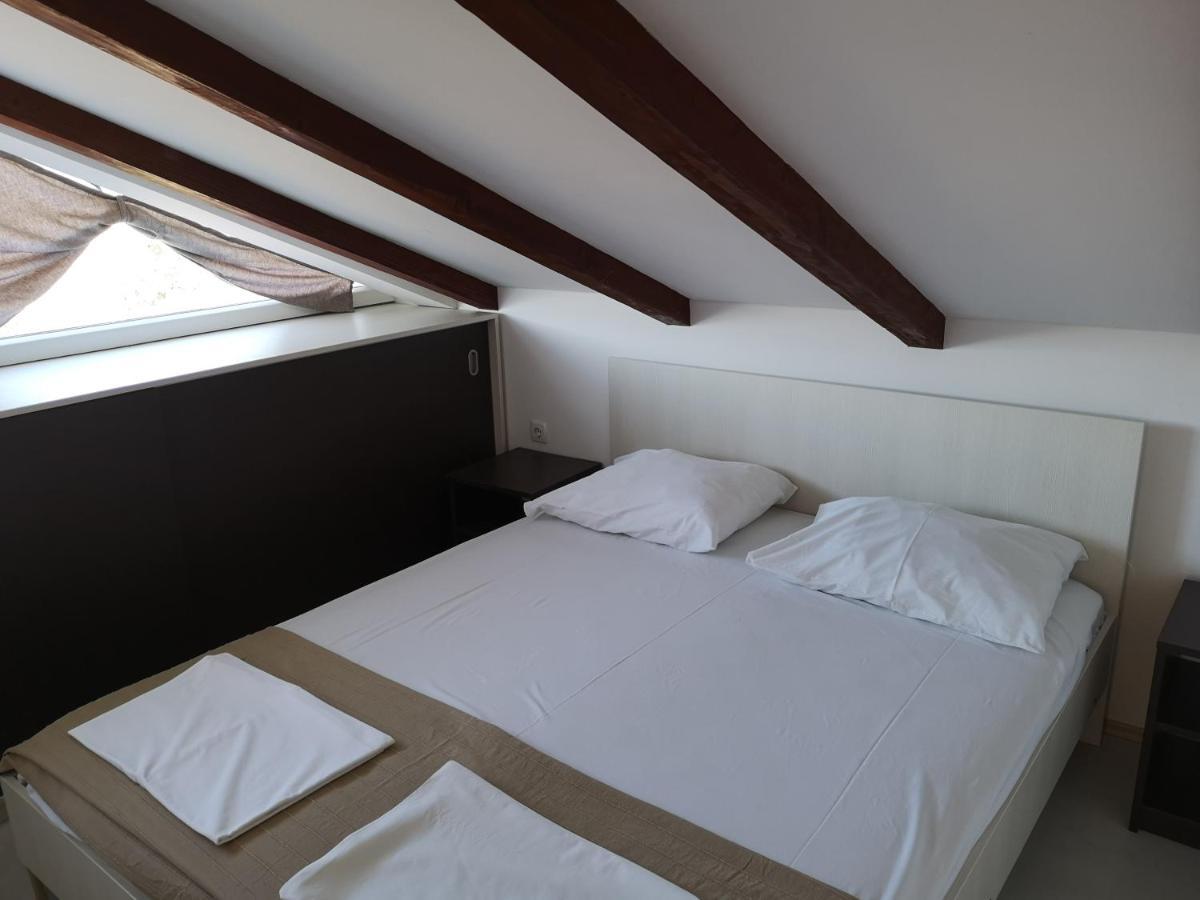 Apartments With A Parking Space Lopar, Rab - 16680 Ngoại thất bức ảnh