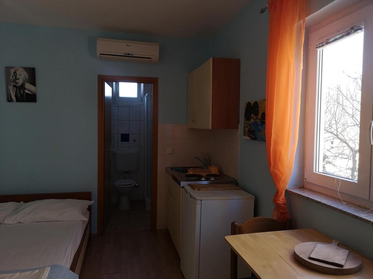 Apartments With A Parking Space Lopar, Rab - 16680 Ngoại thất bức ảnh