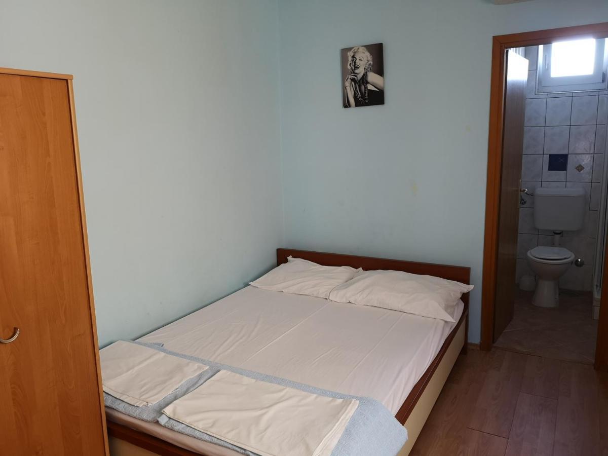 Apartments With A Parking Space Lopar, Rab - 16680 Ngoại thất bức ảnh