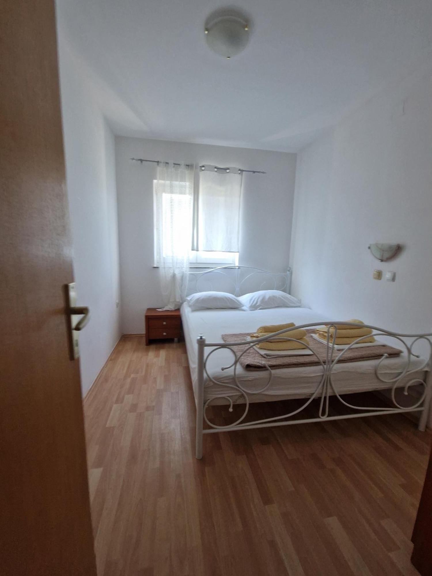 Apartments With A Parking Space Lopar, Rab - 16680 Ngoại thất bức ảnh